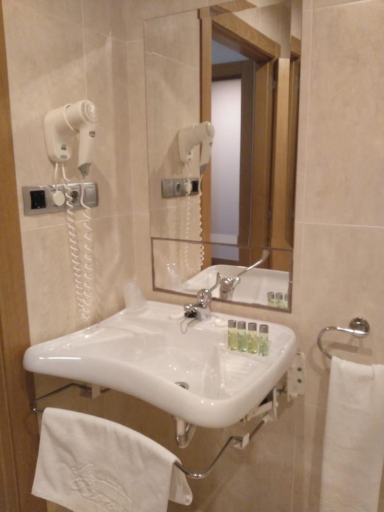Hotel La Borona Gijón Extérieur photo